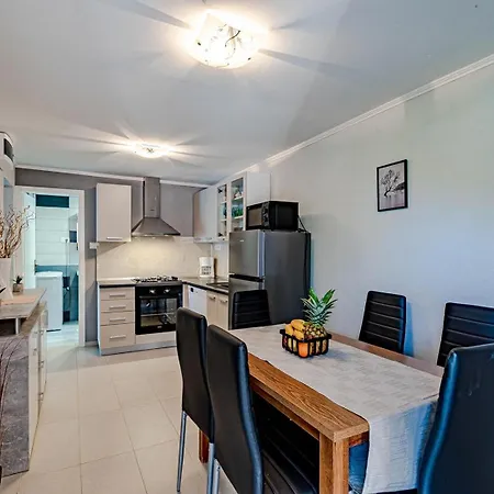 Seaside Miranda Vela Luka